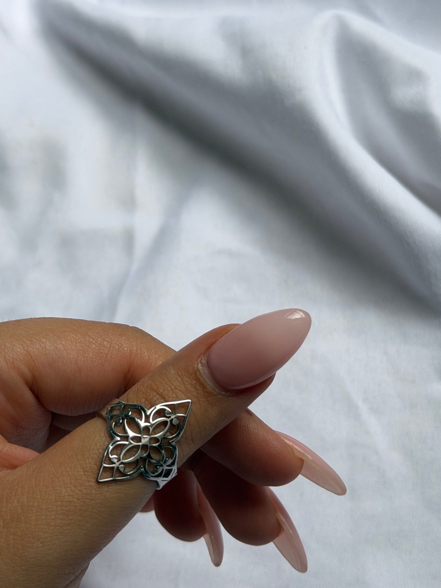 Whispering petals (adjustable ring)