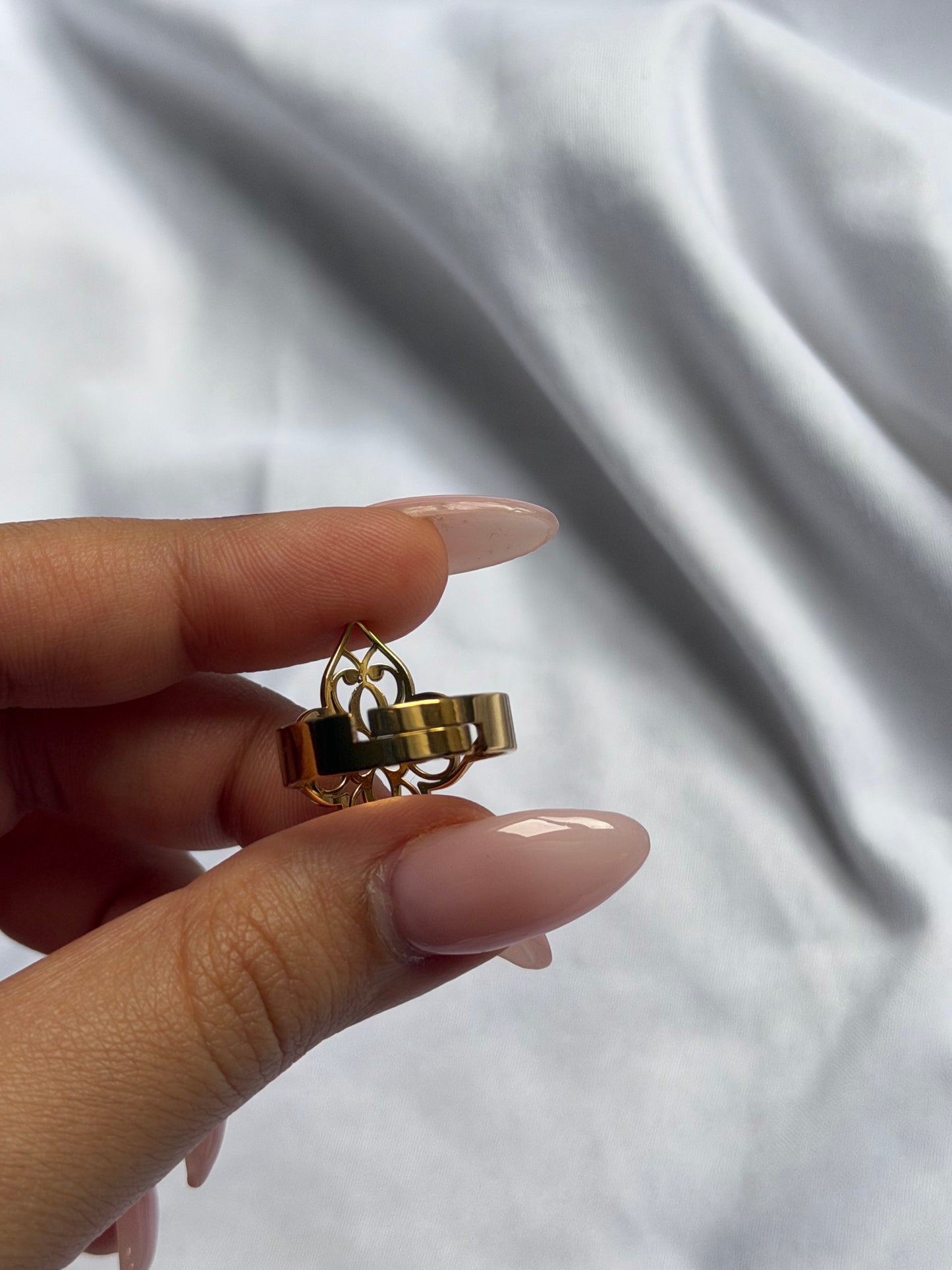 Whispering petals (adjustable ring)