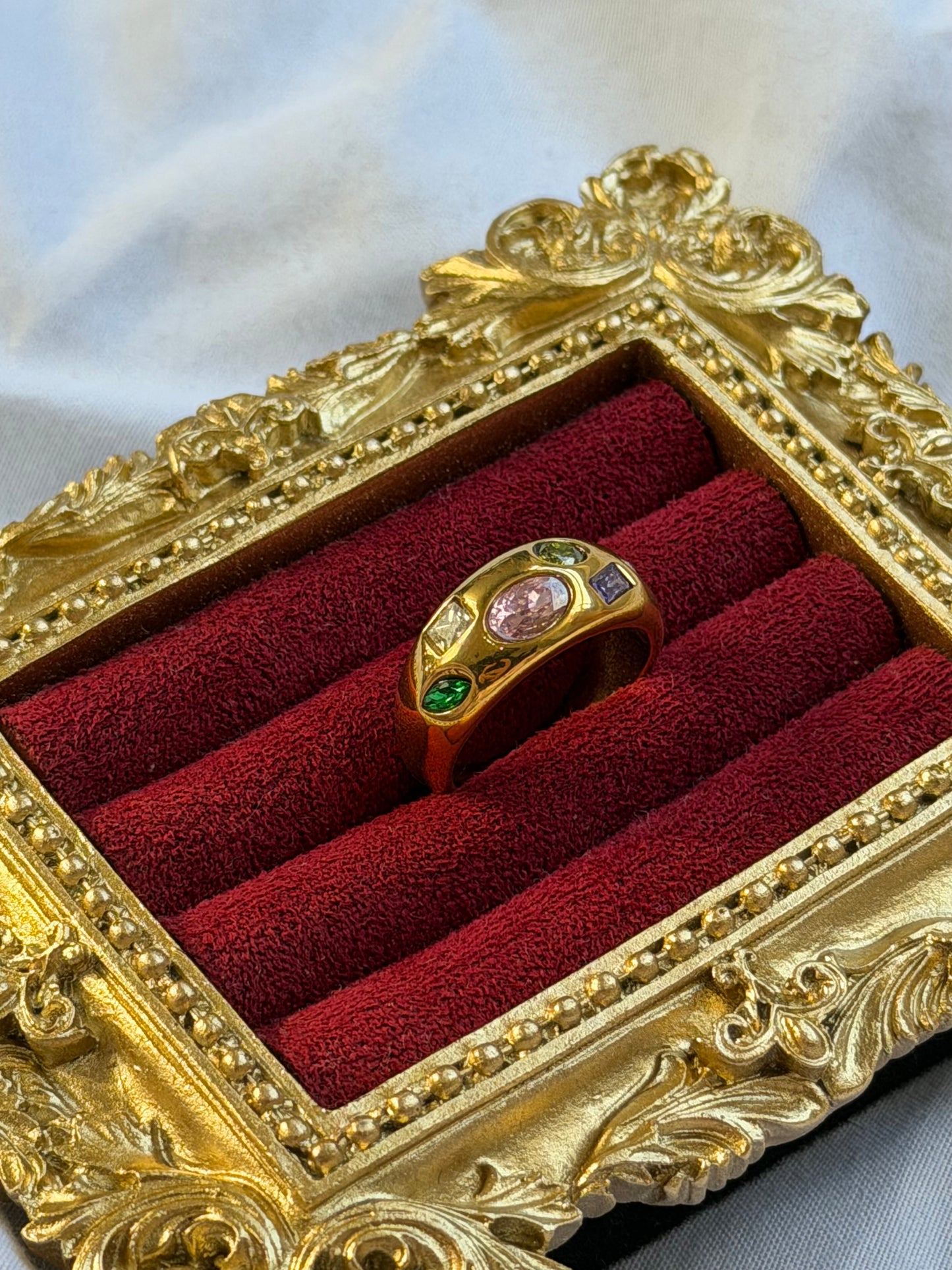Her Crystals (ring)