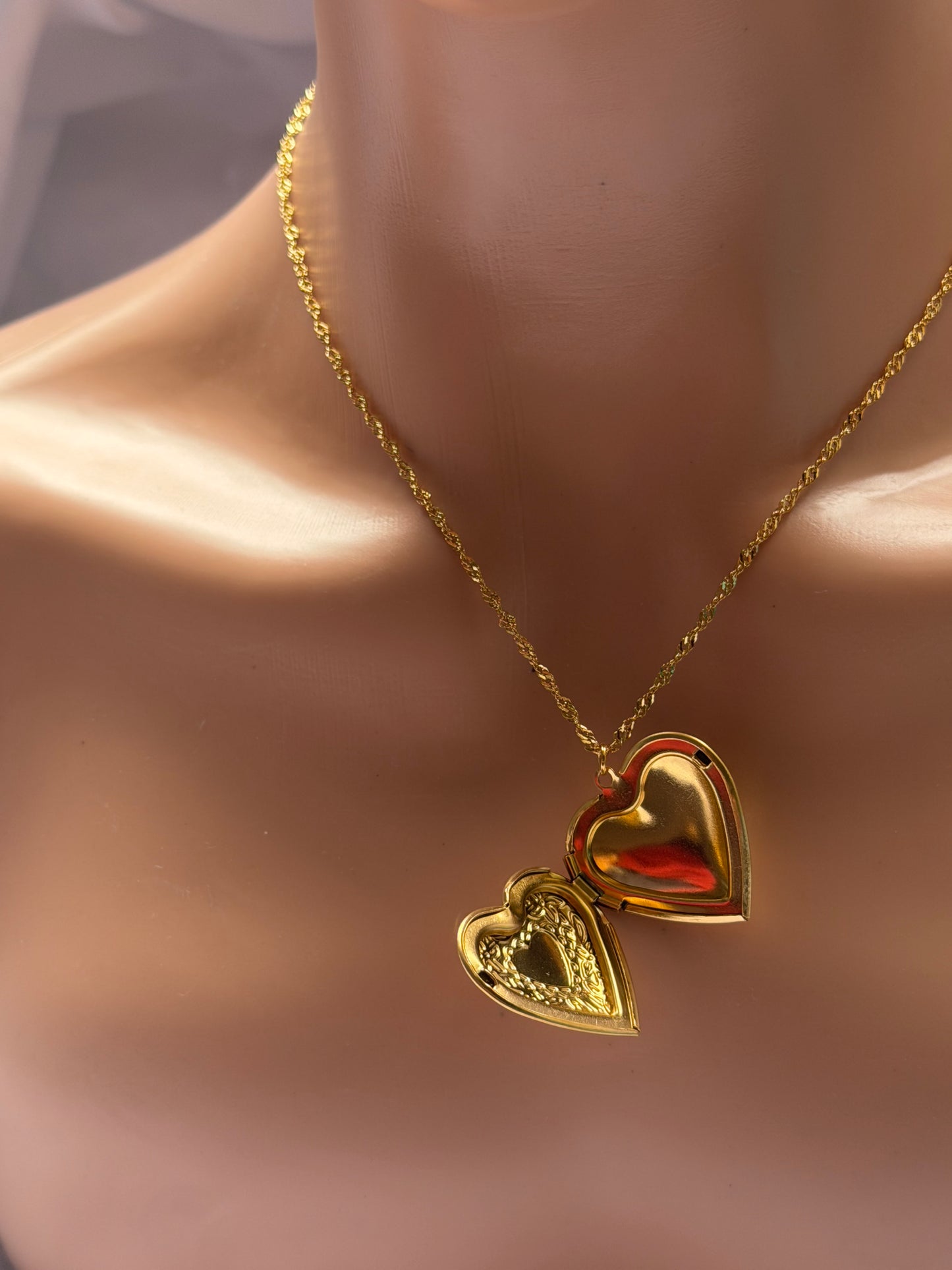 Love lockets