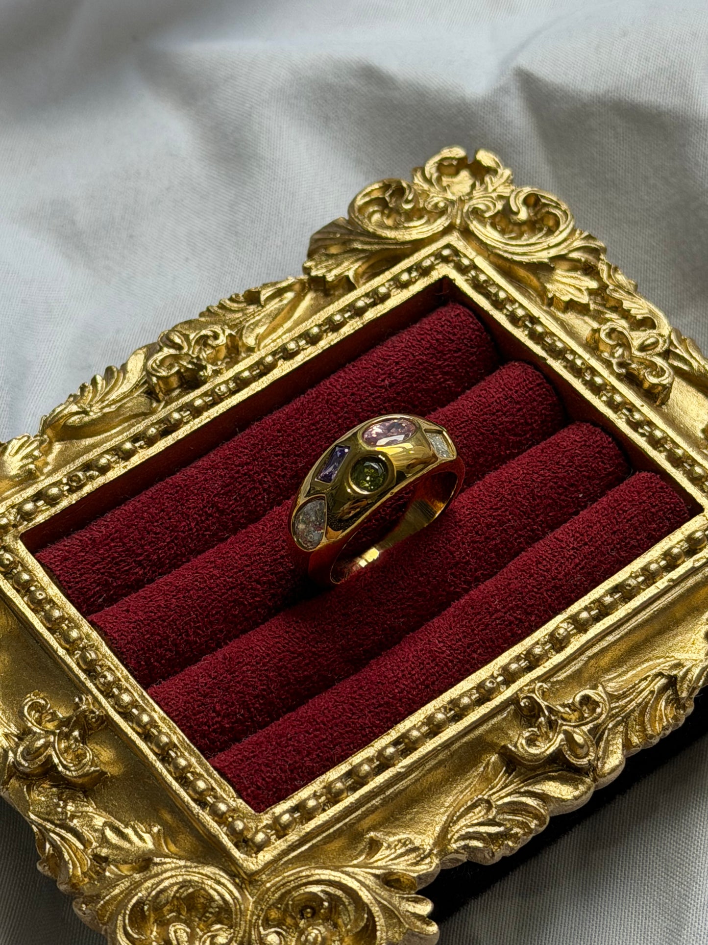 Her Crystals (ring)