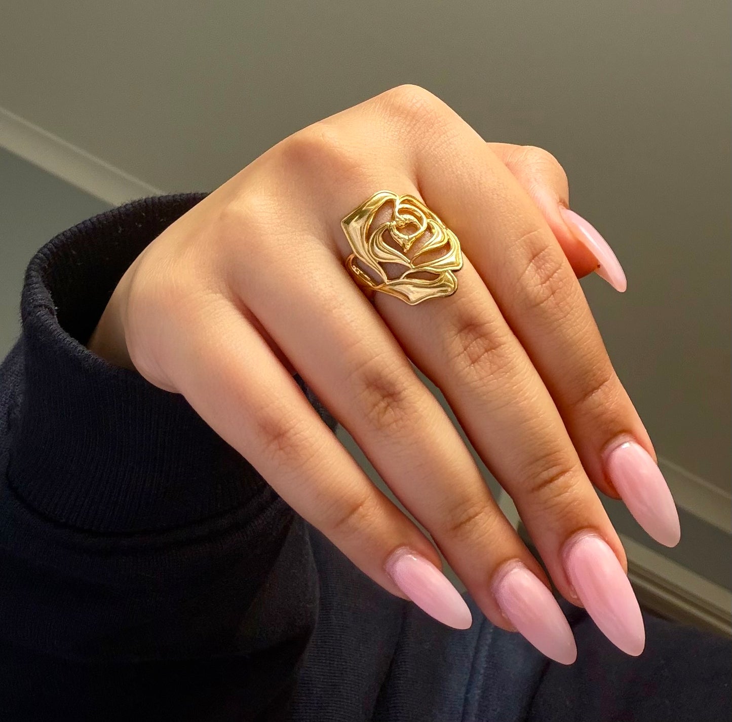 Roses for her ring