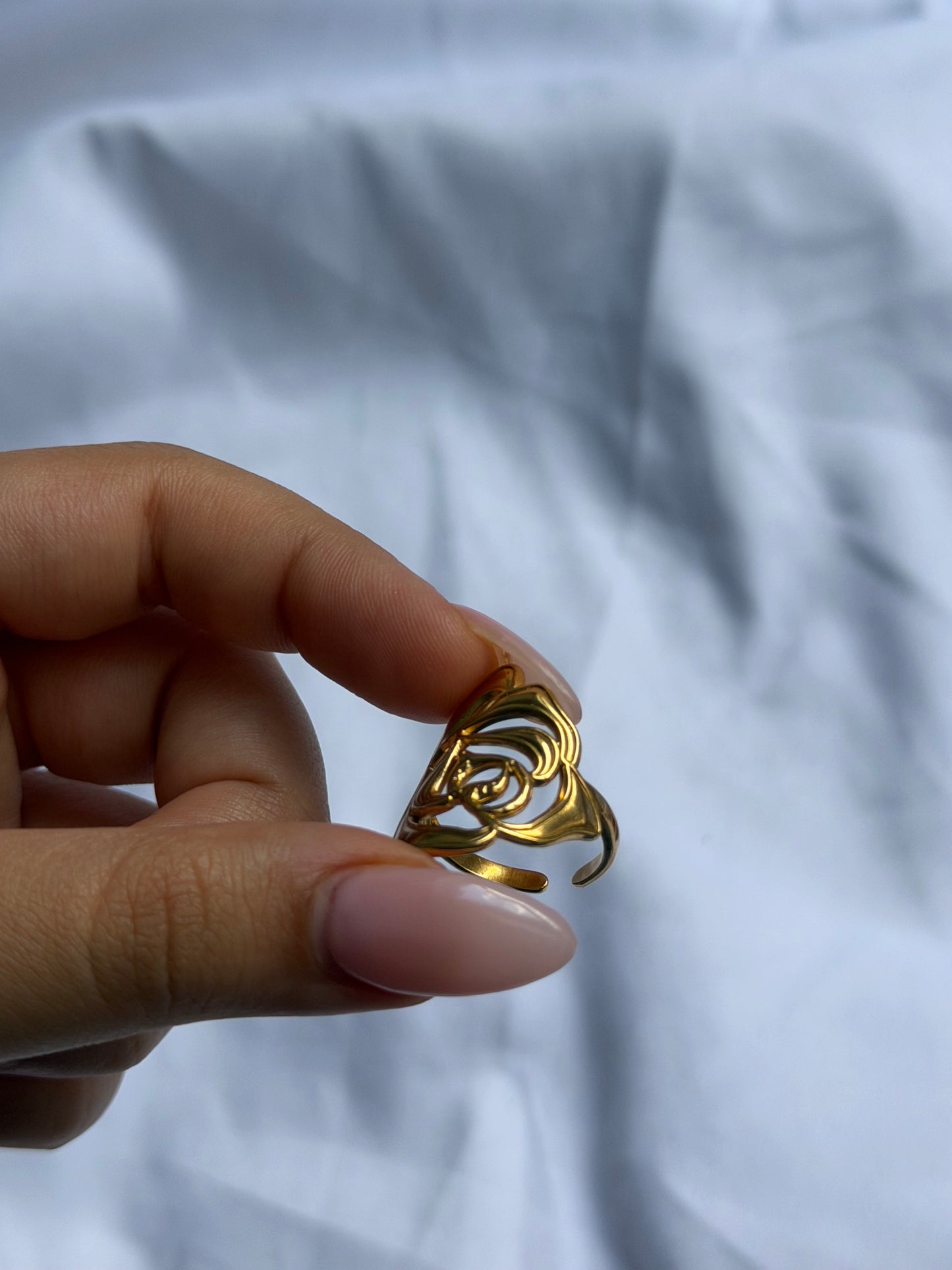 Roses for her ring