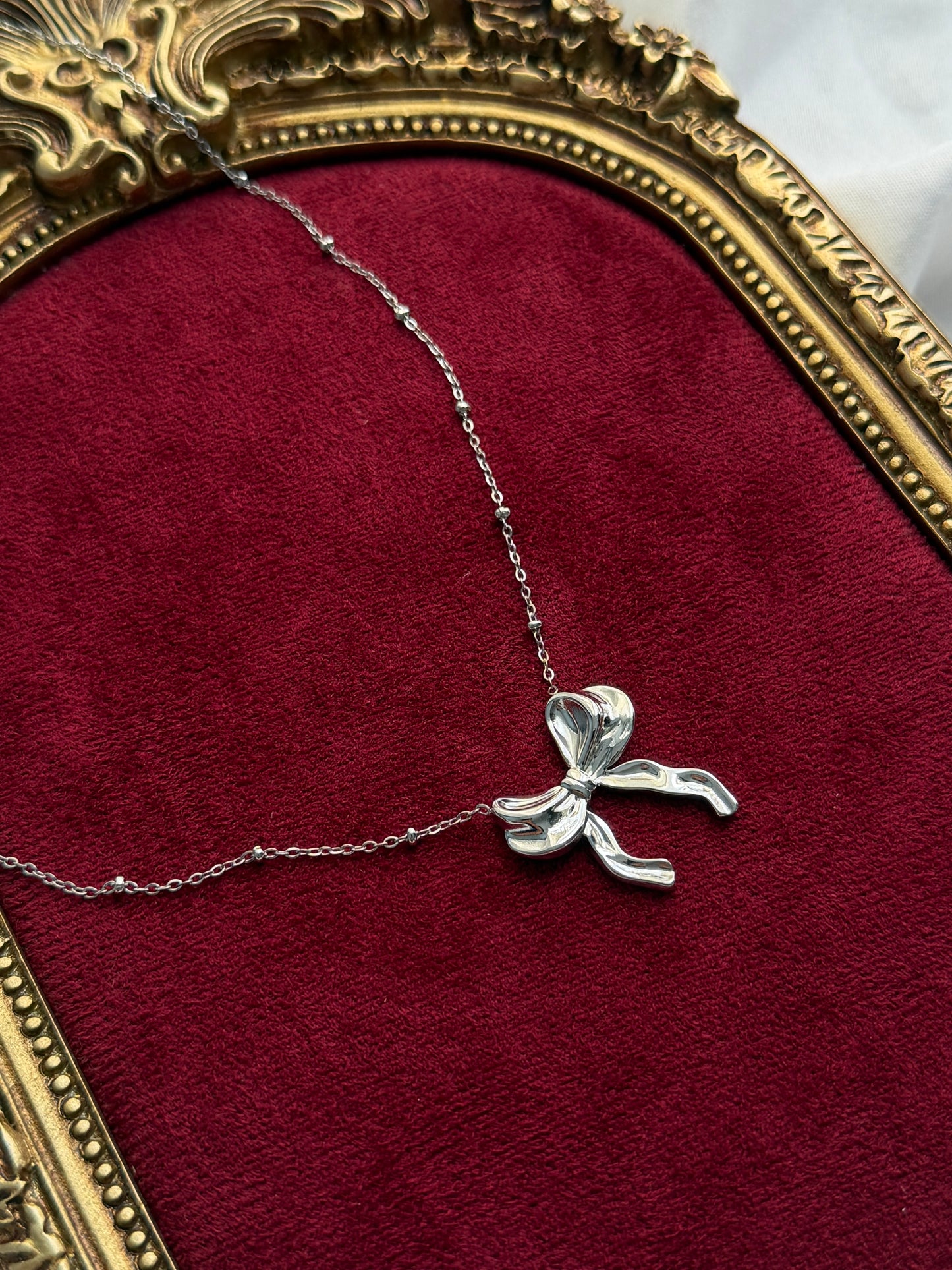 Dainty Bow necklace
