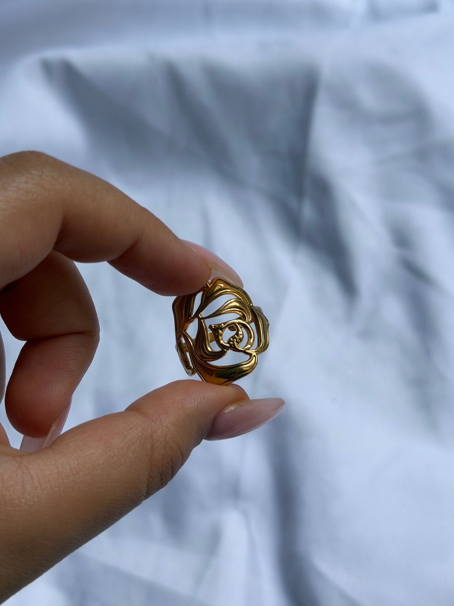 Roses for her ring